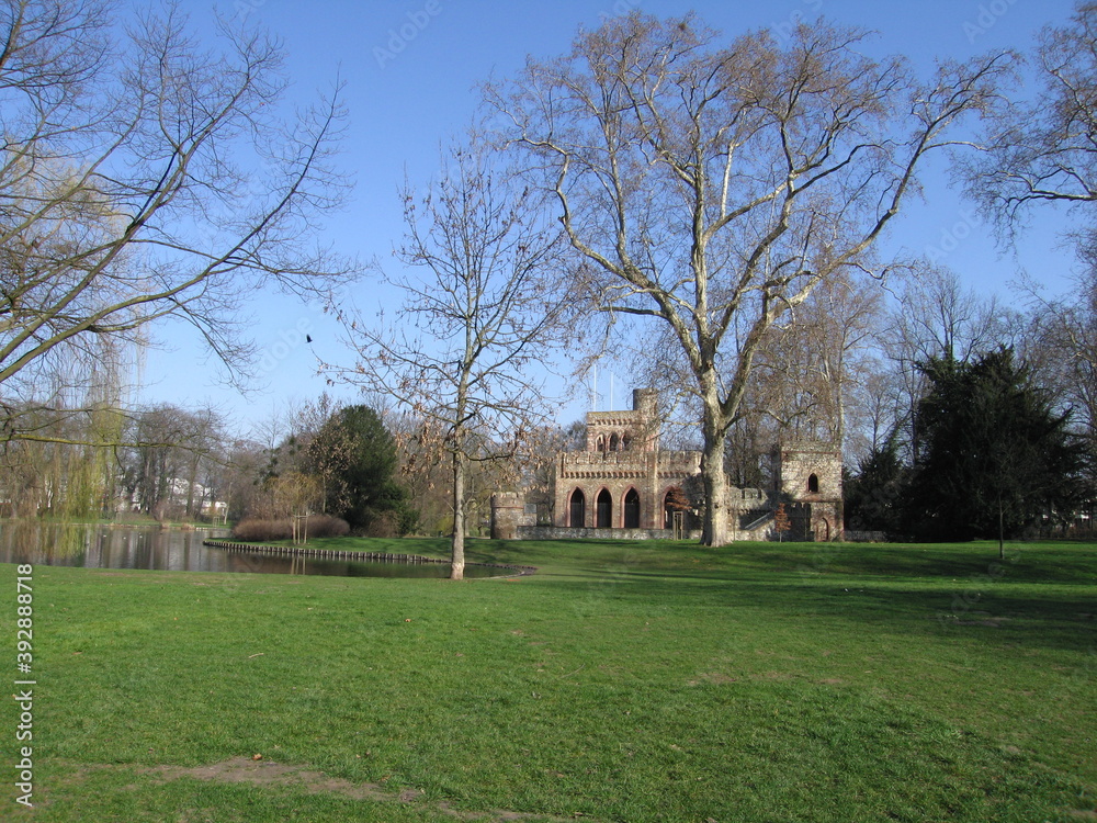 Mosburg Schlosspark Schloss Biebrich, Wiesbaden am Rhein im  Frühjahr