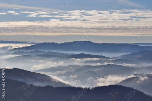 Fototapeta Naklejka Na Ścianę i Meble -  Polskie góry, Beskid Wyspowy, Mogielica