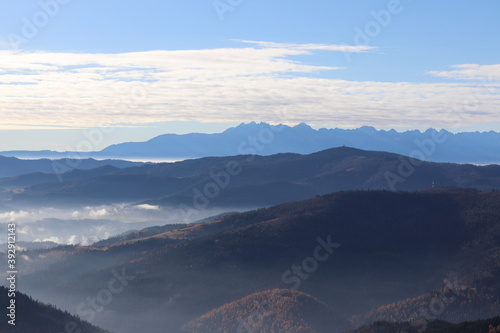 Fototapeta Naklejka Na Ścianę i Meble -  Polskie góry, Beskid Wyspowy, Mogielica