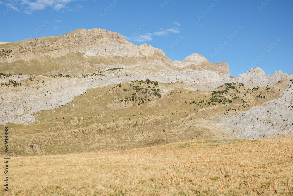Alto de Budogia (2367 mts), Mesa de los Tres Reyes (2448 mts), Hoya de la Solana, Parque natural de los Valles Occidentales, Huesca, cordillera de los pirineos, Spain, Europe Alto de Budogia (2367 mts), Mesa de los Tres Reyes (2448 mts), Hoya de la Solana, Parque natural de los Valles Occidentales, Huesca, cordillera de los pirineos, Spain, Europe
