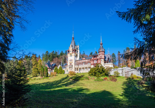 Obraz na płótnie Famous Peles Castle in Sinaia - Romania w salonie