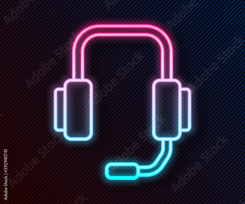 Glowing neon line Online psychological counseling distance icon isolated on black background. Psychotherapy, psychological help, psychiatrist online consulting. Vector.