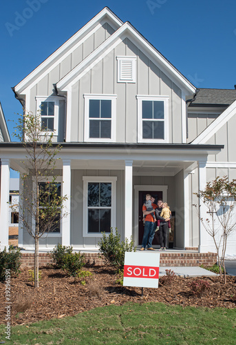 Obraz na plátne new home owners on their front porch with sold sign