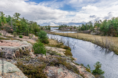 The Chikanishing trail is an easy hike in Killarney Provincial Park that allows you to discover the rugged Georgian Bay coastline, typical of the Canadian Shield