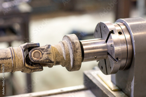 The metal part is installed in the machine for processing