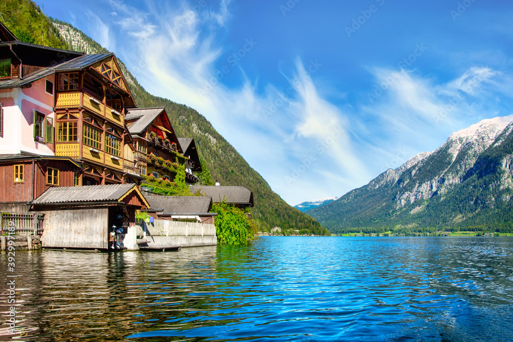 Scenic view of the Hallstätter lake in the Austrian Alps in scenic light on a beautiful sunny day in autumn, Salzkammergut region, Austria