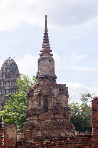 Wat Mahathat (Phra Nakhon Si Ayutthaya Province) Old temple ruins and ancient ruins are important archaeological sites of Thailand.
