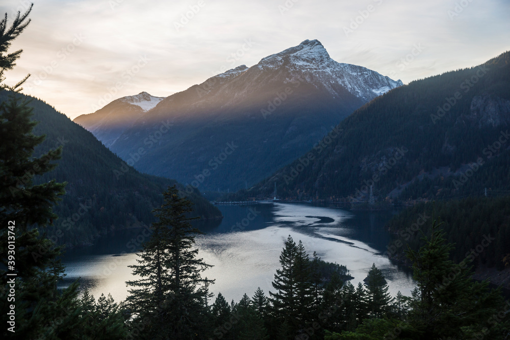 Fototapeta Beautiful landscape view of the sunset from Diablo Lake Overlook in North Cascades National Park (Washington).