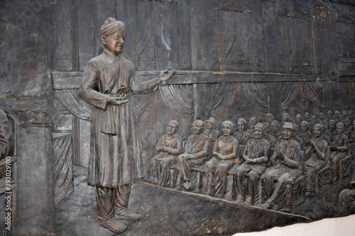 Swami Vivekananda addressing to youth on Sculpture wall relief at Padmavati Chowk Pune, Maharashtra