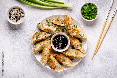 Fotografie Fried dumplings gyoza with soy sauce, and chopsticks.