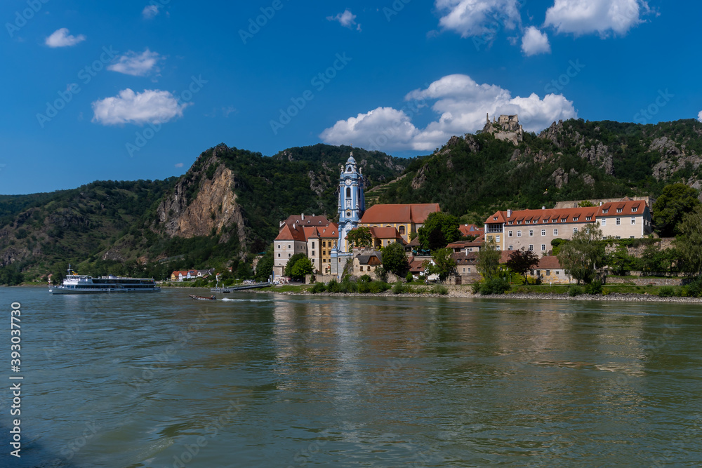 Stadt an der Donau.