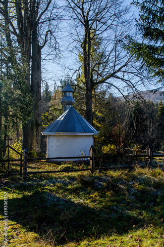 Fototapeta Naklejka Na Ścianę i Meble -  Kapliczka w Maniowie - Bieszczady