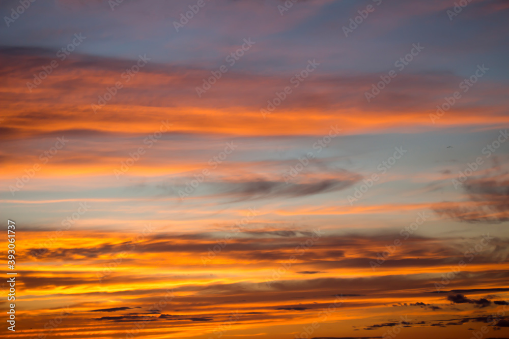 Obraz premium Photograph of the sunset sky dyed in orange as a background material