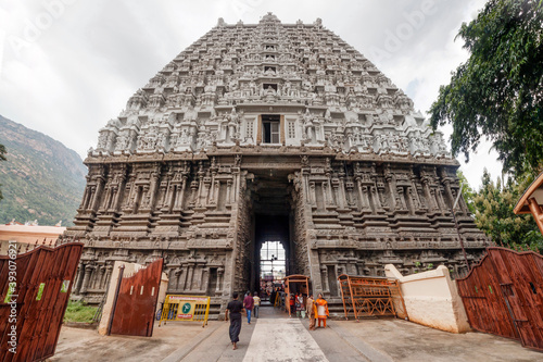 Arunachala, Tiruvannamalai, Tamil Nadu in India, January 30, 2018: Hindu pilgrims at the Annamalaiyar Temple are waiting in line to visit the holy place. photo