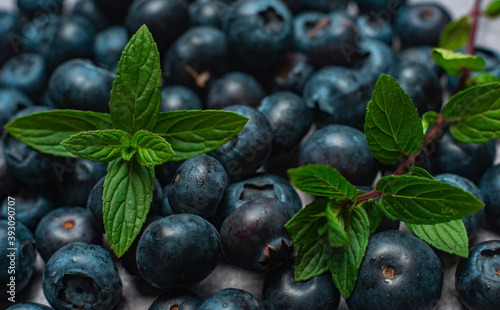 berries of bow whortleberry and leaves of mint