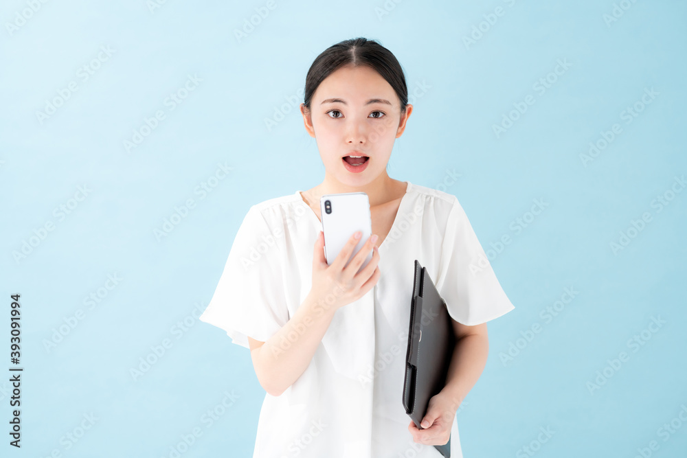 女性 スマートフォン 女性 スマートフォン