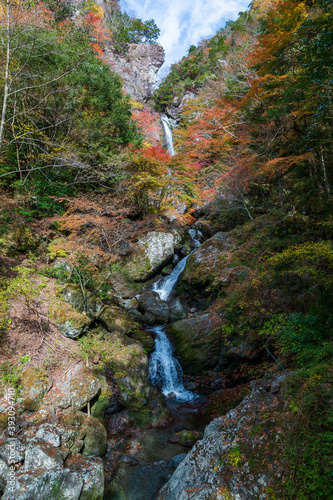 大荒の滝　自然美　秋　（高知県　香美市）