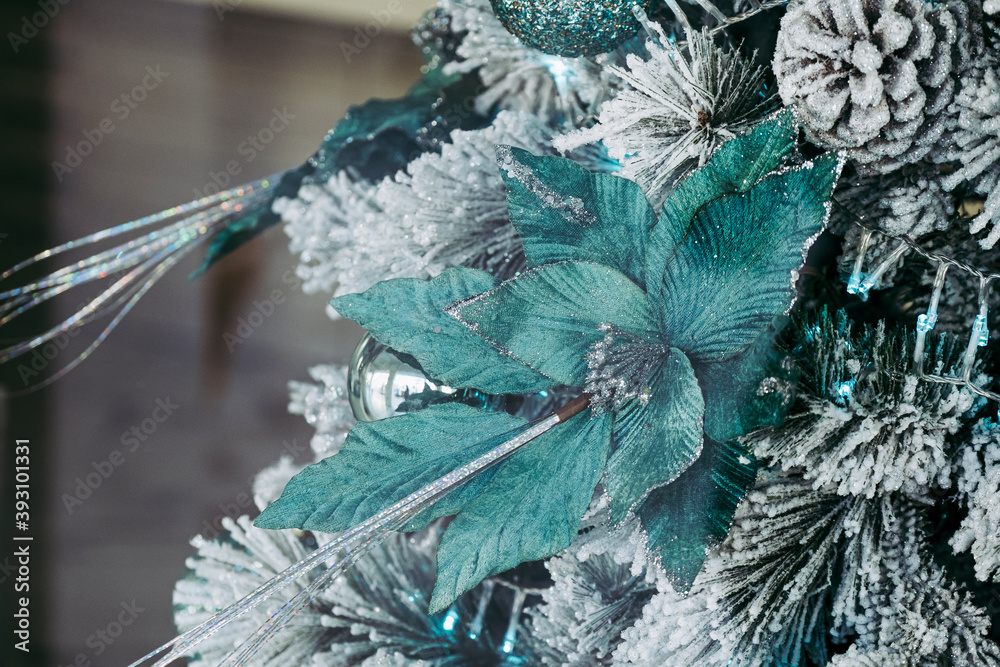 Décoration De Noël à Suspendre - Ornement Plume Blanche Glamour Et Magique - Référence 78835