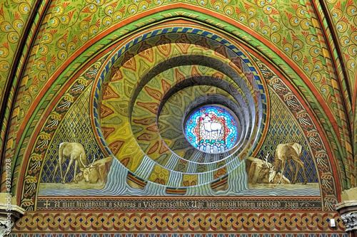 Quadro su tela The round window at the bottom of the short tower (the Bela Tower) of Matthias Church in Budapest, Hungary