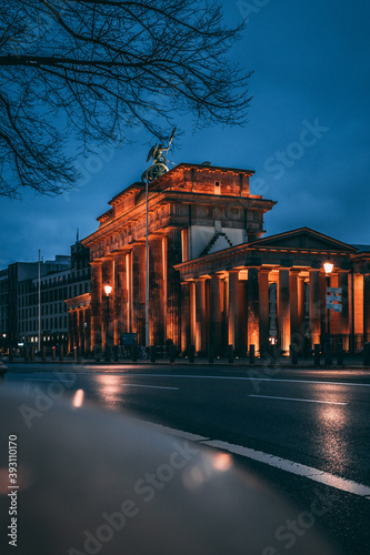 Brandenburger Tor mit Straße