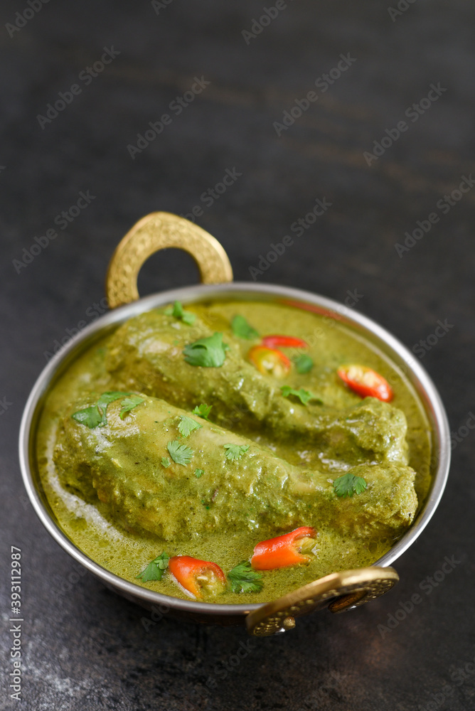 Green chicken curry, Thai chicken curry, Chicken Hariyali Tikka, Chicken Hara Masala , chicken hariyali Indian style. palak spinach Chicken Murg Saagwala served in with coriander leaf,.Hyderabad India