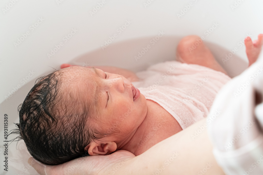 新生児 赤ちゃん 沐浴 Stock Photo Adobe Stock