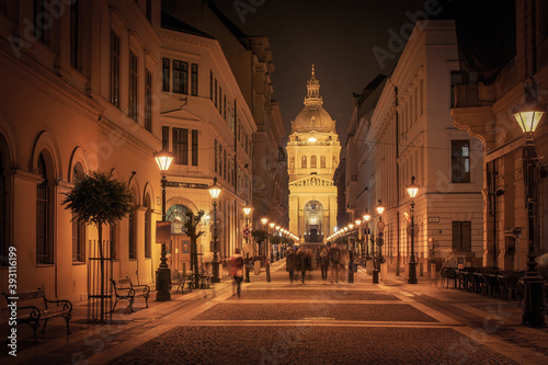 Wallpaper Mural Budapest bei Nacht, St.-Stephans-Basilika Torontodigital.ca