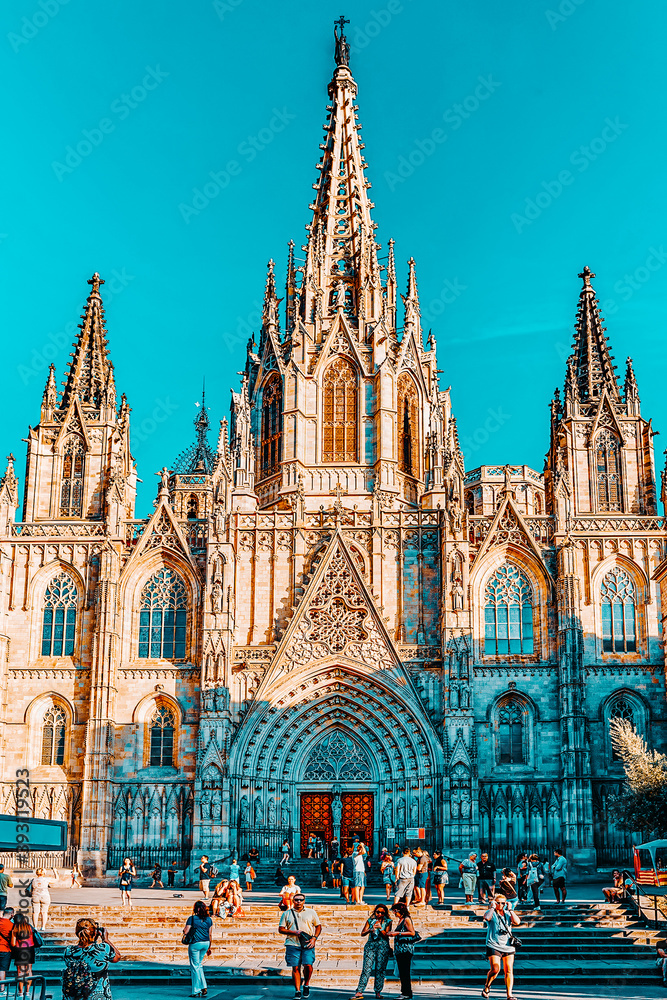 Fototapeta premium BARCELONA, SPAIN - SEPT 02, 2014: Beautiful view landscape of Gothic Quarter in the heart of Barcelona.The most popular city in the Mediterranean resort in Spain. 