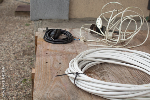 Wires and cartridge for lighting on the street 