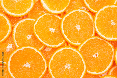 Aufgeschnitte Orangenscheiben einer frischen Orange