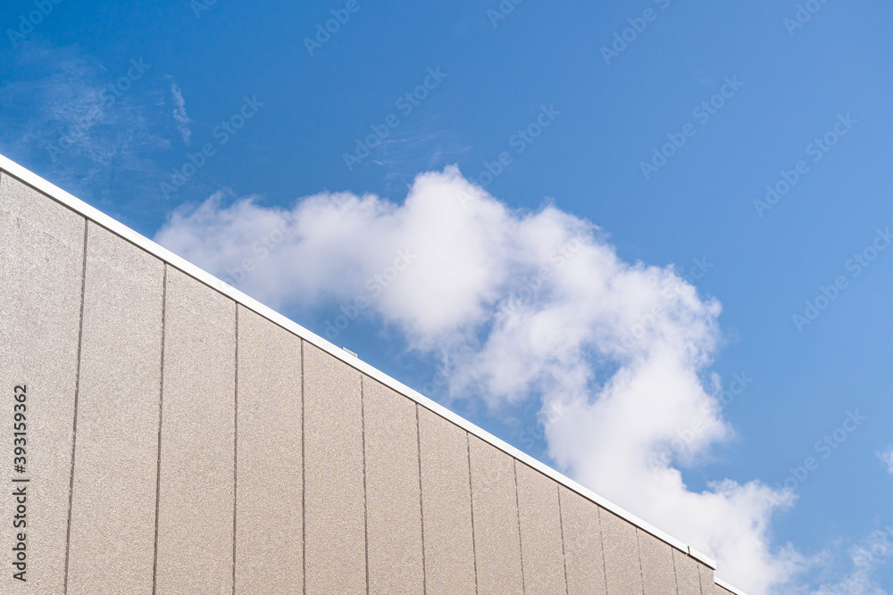 空と建物の壁 空と建物の壁