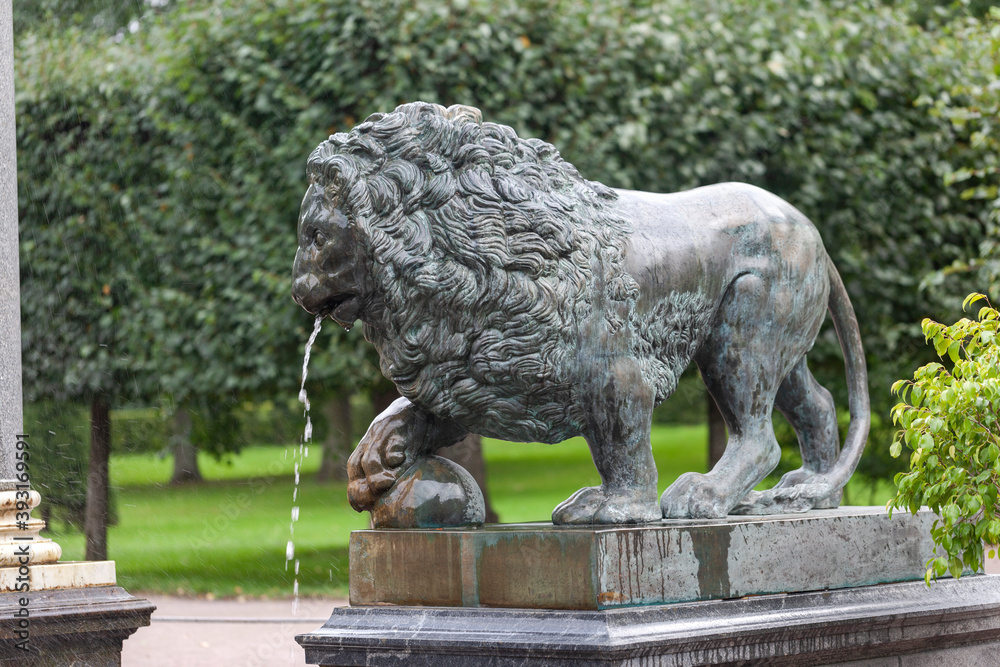 Statue of a lion