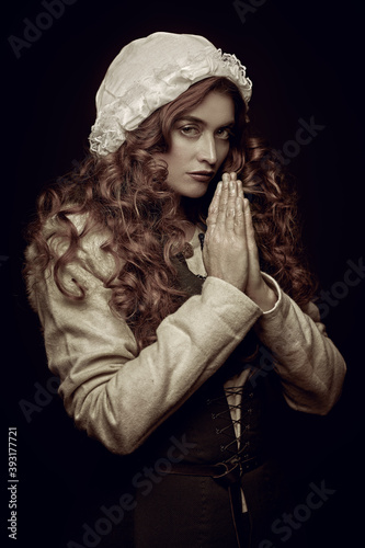 praying medieval lady