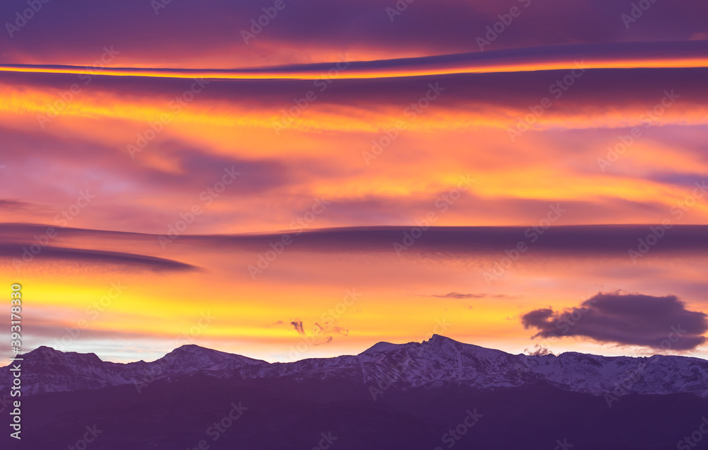 Fototapeta premium Large lenticular clouds over Sierra Nevada at sunrise