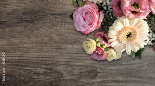 bouquet of roses in the upper right on wooden background  - copy space © Stylecore
