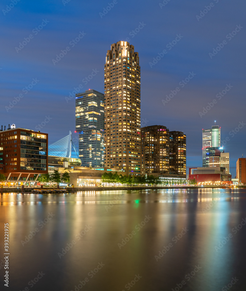 Fototapeta premium city skyline Rotterdam at night