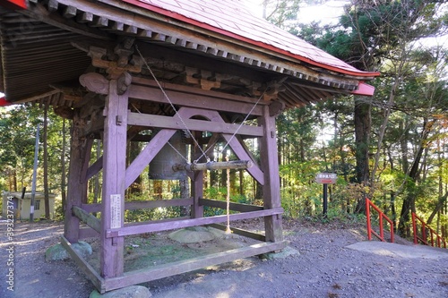 宮城県名取市熊野那智神社の鐘堂 © Julie