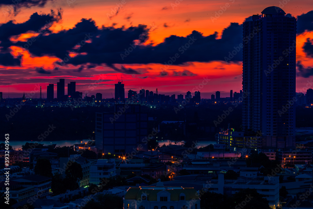 Fototapeta premium Panorama view of panoramic city views, overlooking a wide range of high-rise buildings, blurred breezes, residential distribution (condominiums, offices, expressways)