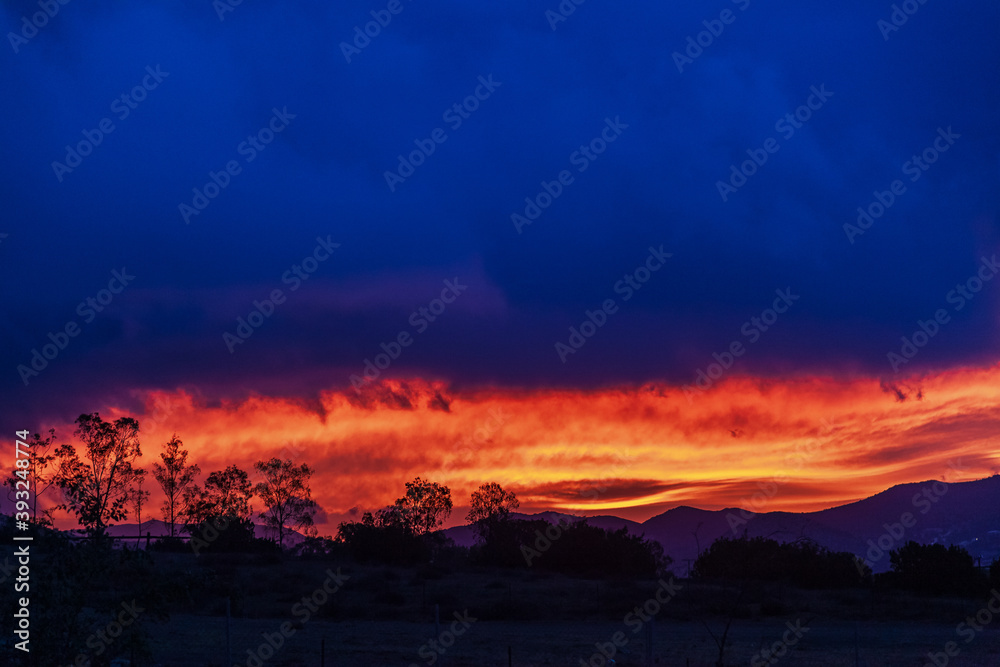 Fototapeta premium sunset in the mountains of California