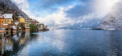 Panoramic view of the lake and village of Hallstatt, Austria, during winter time with snow and mist in the mountains © moofushi