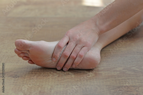 feet of a person © karolinaklink