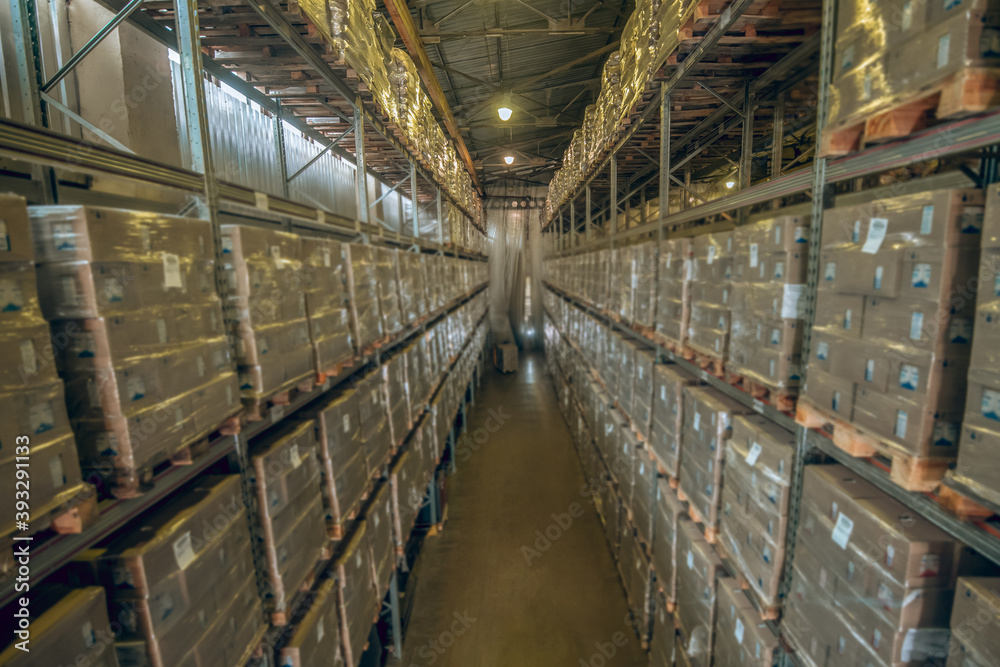 Obraz premium Megastore with lots of containers on the shelves