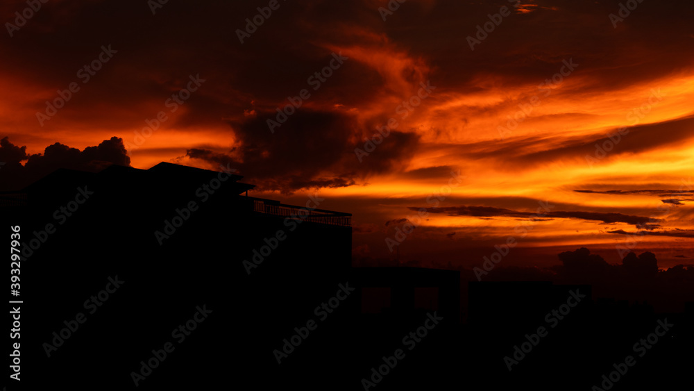 Obraz premium Reddish sky in the night