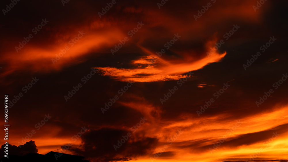 Obraz premium Reddish sky in the night