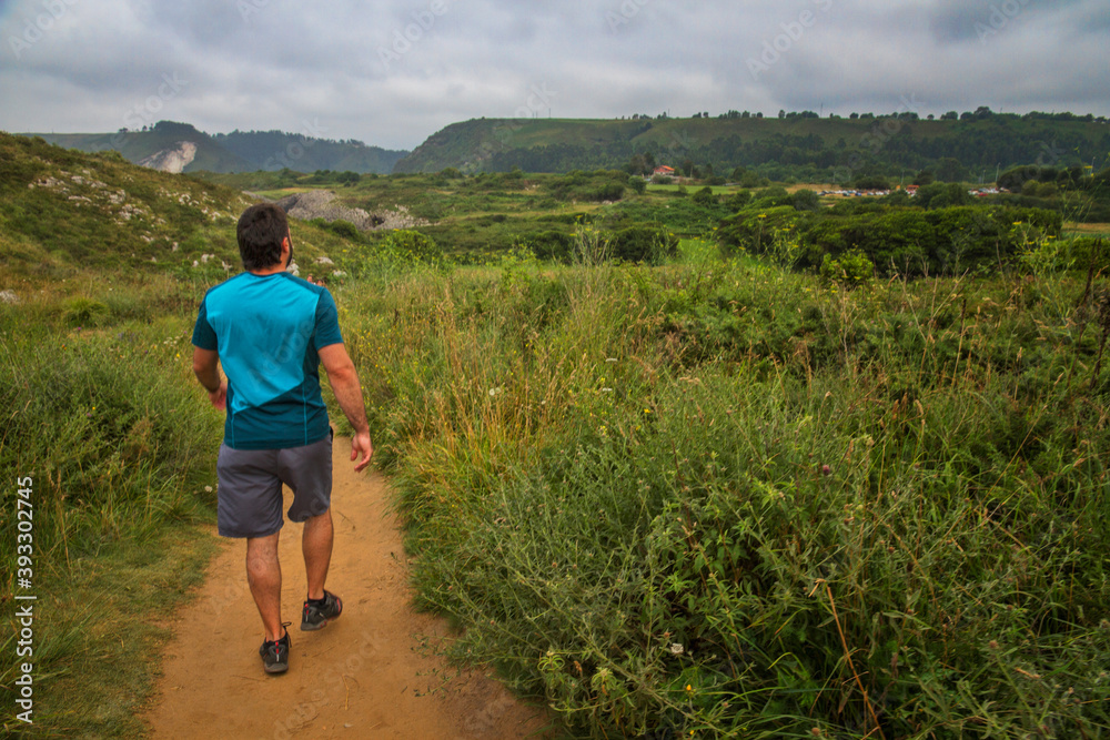 Fototapeta premium Man walking on the cliffs