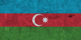 Fahne von Aserbaidschan auf verwittertem Beton