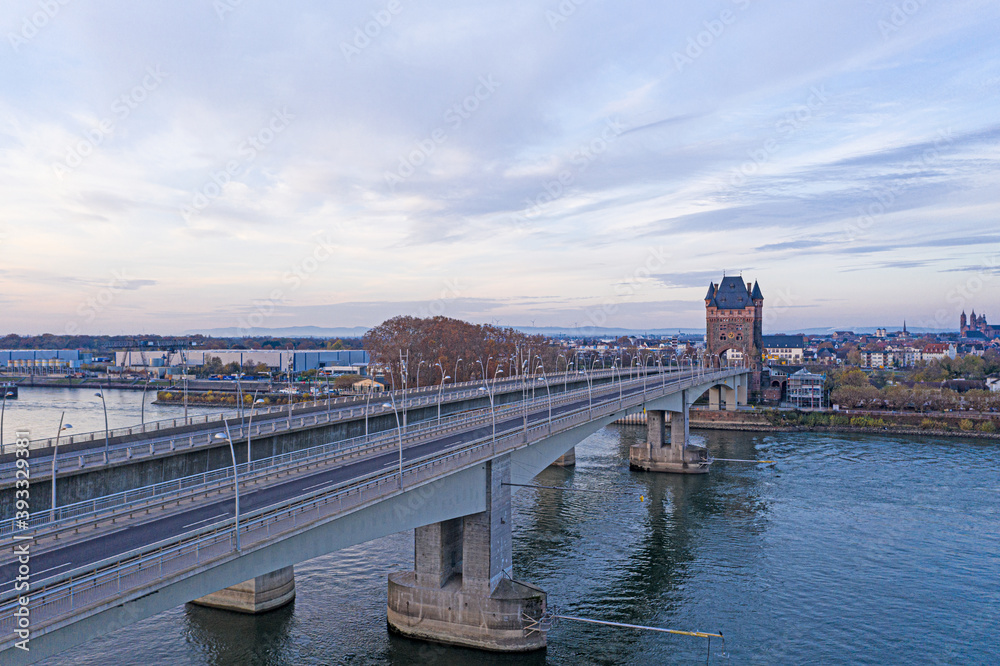 Fototapeta premium Aerial view of the Nibelungen Bridge in Worms with a view of the city gate