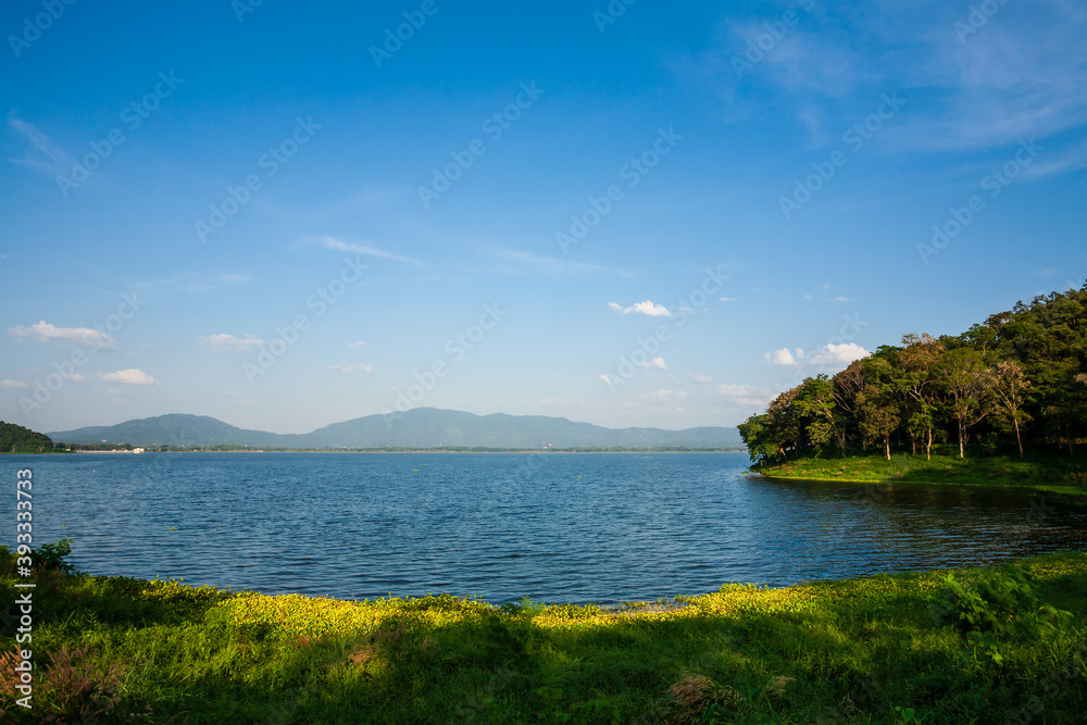 Fototapeta premium lake and mountains