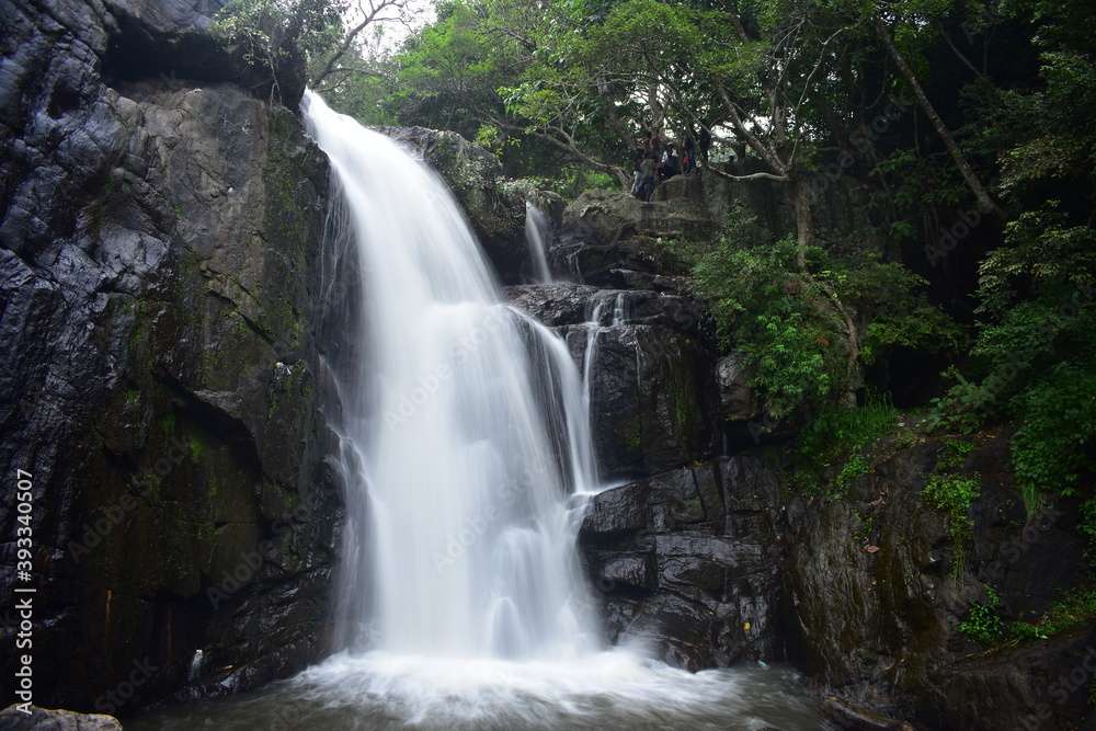 Fototapeta premium Pullaveli Falls in Dindigul, Tamilnadu