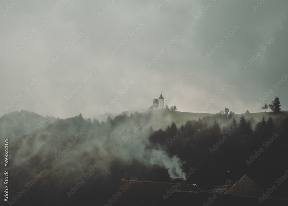 Eglises dans le brouillard